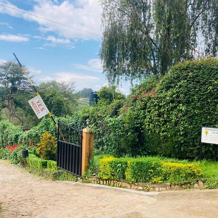 Yes Hostel Fort Portal Экстерьер фото